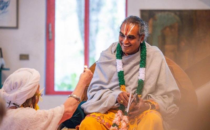 Paramahamsa Vishwananda: O Mestre Espiritual que Inspira e Transforma Vidas com o Amor Divino