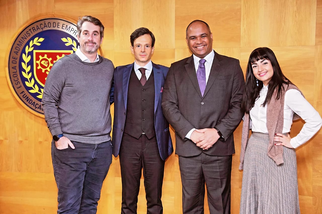 Dr. Victor Lugli ministra masterclass sobre influência estratégica na FGV em São Paulo