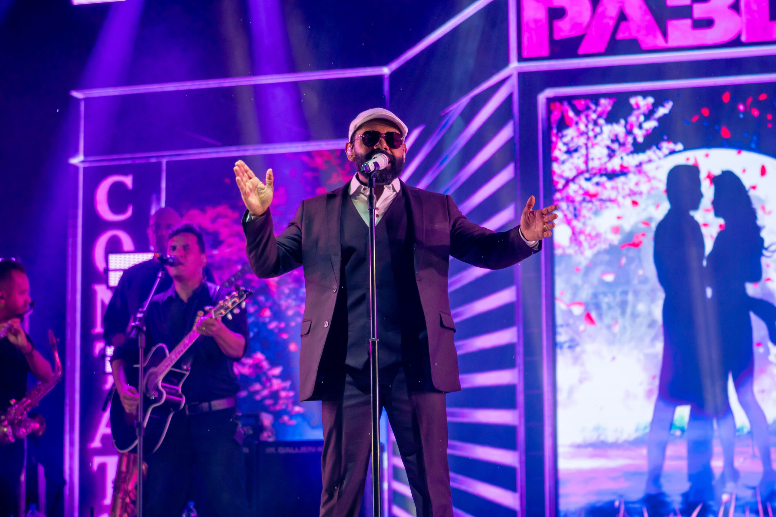 Pablo esgota shows em São Paulo e Rio e celebra nova fase com o álbum “O Amor é Brega”