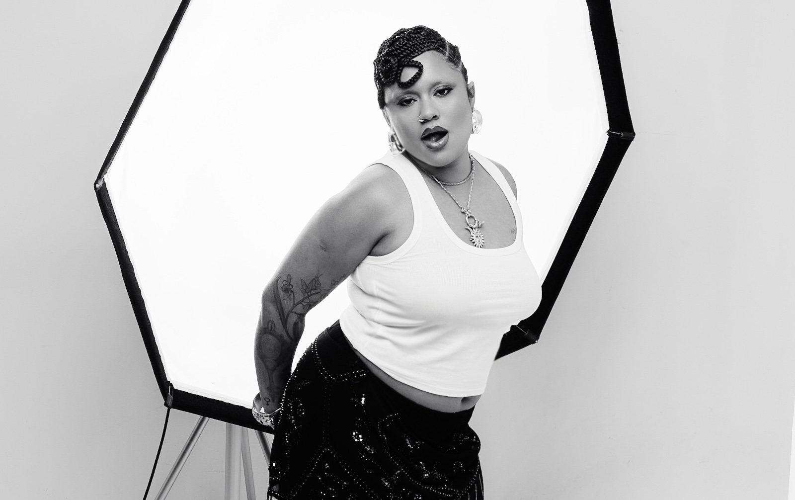 Salvador, São Paulo e Rio de Janeiro recebe a nova turnê da cantora Iuna Falcão